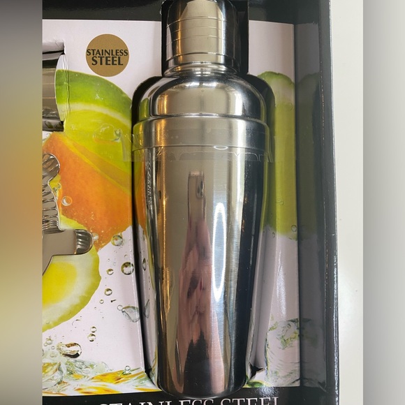 NWT - Stainless Steel Cocktail 3 Piece Set; shaker, jigger, & strainer; in box - Picture 4 of 4
